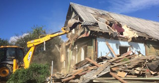 Промышленный демонтаж пристроек к дому в Пугачеве | Цены от 582 руб. за м2