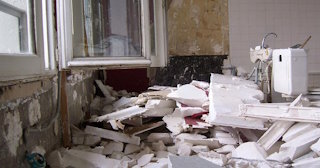 Демонтаж хрущевки в Пугачеве - удаление старых полов и стен по выгодной цене от 1798 рублей.
